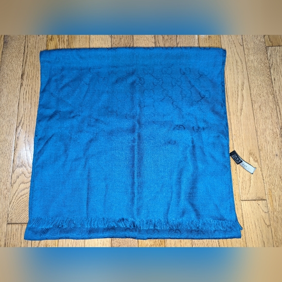 Gucci blue scarf - Picture 9 of 16